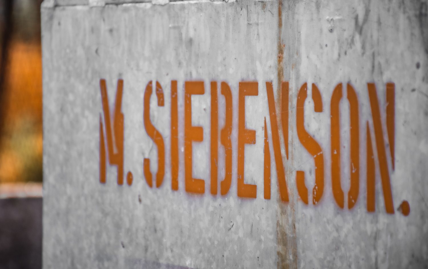 Baumaterial auf einer Siebenson-Baustelle in Schweinfurt