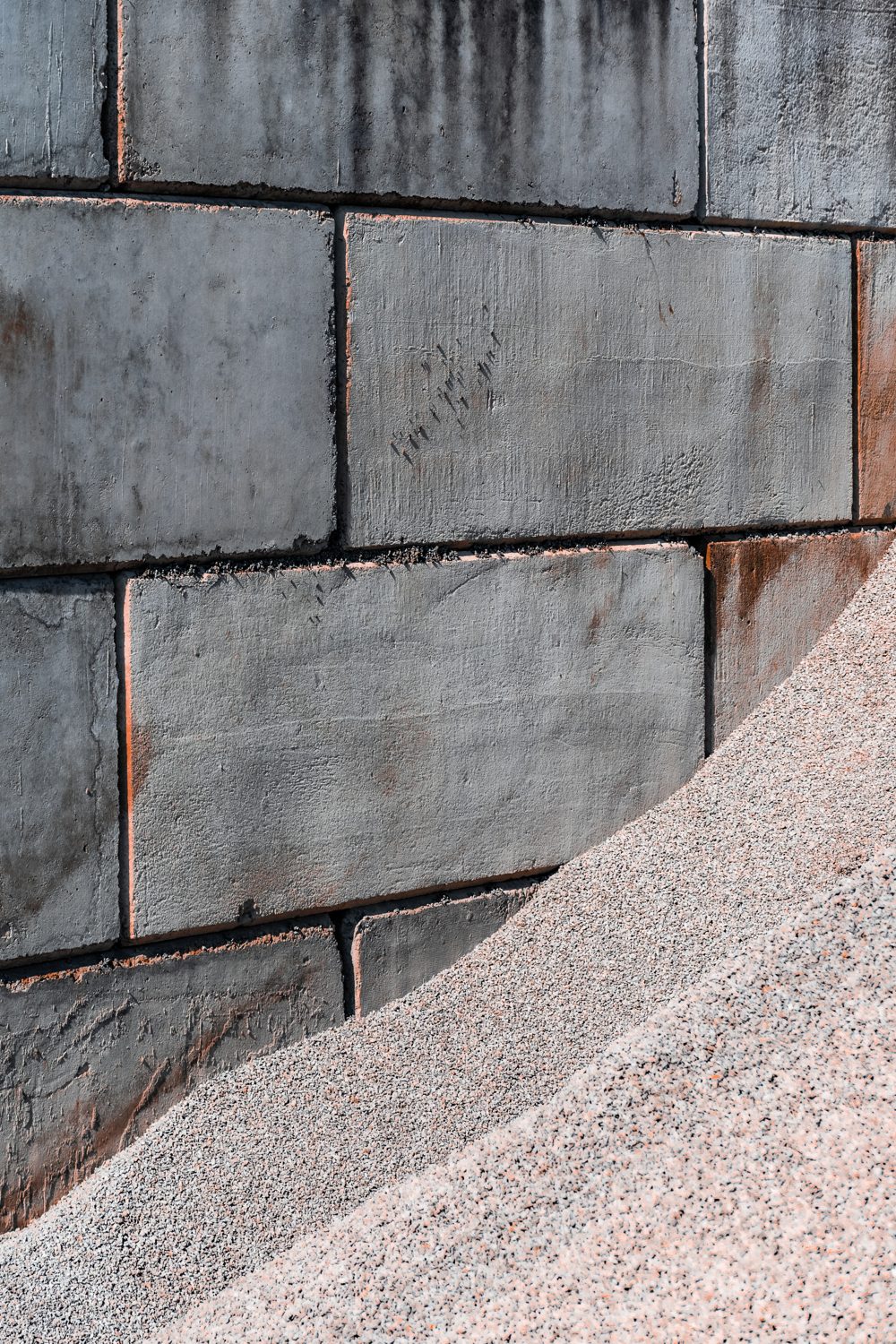 Baumaterial auf einer Siebenson-Baustelle in Schweinfurt
